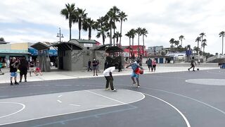 Bugs Bunny 1v1 Basketball at Venice Beach [Space Jam IRL]