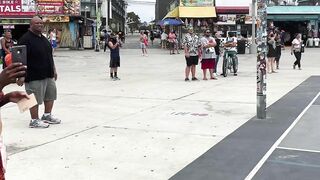 Bugs Bunny 1v1 Basketball at Venice Beach [Space Jam IRL]