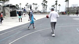 Bugs Bunny 1v1 Basketball at Venice Beach [Space Jam IRL]
