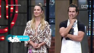 FUERTE AGARRON DE CARLA CONTRA GREGORIO MASTERCHEF CELEBRITY