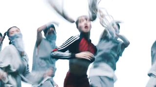 LISA - 'MONEY' EXCLUSIVE PERFORMANCE VIDEO