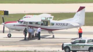 Passenger lands plane in Palm Beach, Florida after pilot has medical emergency | FOX 7 Austin