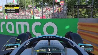 Blindfold Challenge: Dani Moreno v Jake Benham! ????