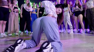 VI AMELI // TWERK CHOREO