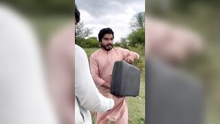 Gari Kay Silencer Mein Phasa Kaddu ????