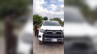 Gari Kay Silencer Mein Phasa Kaddu ????