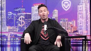 Promiscuous "Sex Icon" Loses Her Father Over Onlyfans