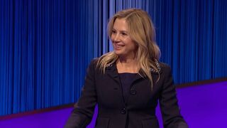Sneak Peek: Mira Sorvino Has An Oscar, Now Wants This - Celebrity Jeopardy!