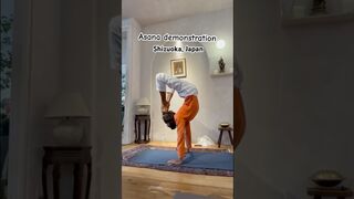 Yoga Asana demonstration by yogi Vimal in Japan. #yoga #retreat #travel #youtubeshorts #japan