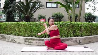 Beginners' Seated Yoga | Side Bends & Twists to Release Tight Sides & Relax Your Back