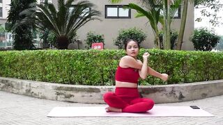 Beginners' Seated Yoga | Side Bends & Twists to Release Tight Sides & Relax Your Back