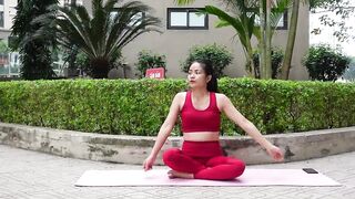 Beginners' Seated Yoga | Side Bends & Twists to Release Tight Sides & Relax Your Back