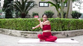 Beginners' Seated Yoga | Side Bends & Twists to Release Tight Sides & Relax Your Back