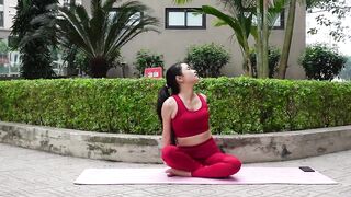 Easy Seated Yoga for Beginners | Tone & Sculpt Your Body in the Park