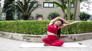 Easy Beginners' Seated Yoga | Side Bends & Twists to Release Tight Sides & Relax Your Back