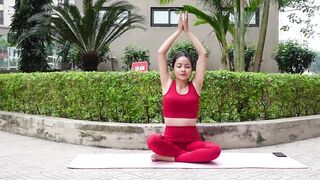 Easy Beginners' Seated Yoga | Side Bends & Twists to Release Tight Sides & Relax Your Back