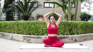 Easy Beginners' Seated Yoga | Side Bends & Twists to Release Tight Sides & Relax Your Back