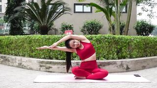 Easy Beginners' Seated Yoga | Side Bends & Twists to Release Tight Sides & Relax Your Back