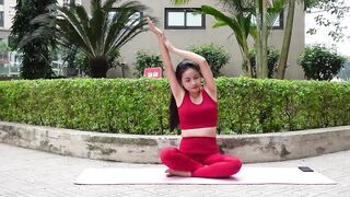 Easy Beginners' Seated Yoga | Side Bends & Twists to Release Tight Sides & Relax Your Back